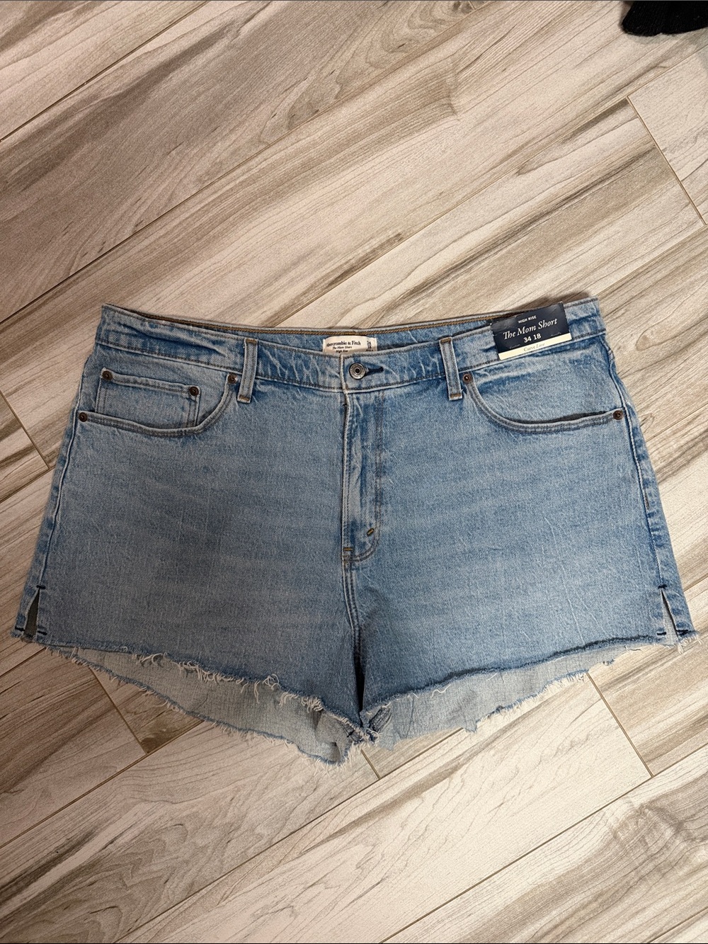 NWT Abercrombie & Fitch The Mom Short Jean Blue Size 34 18 Curve Love